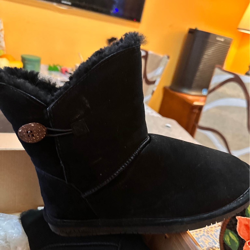 BearPaw Black Winter Boots with Fur Trim